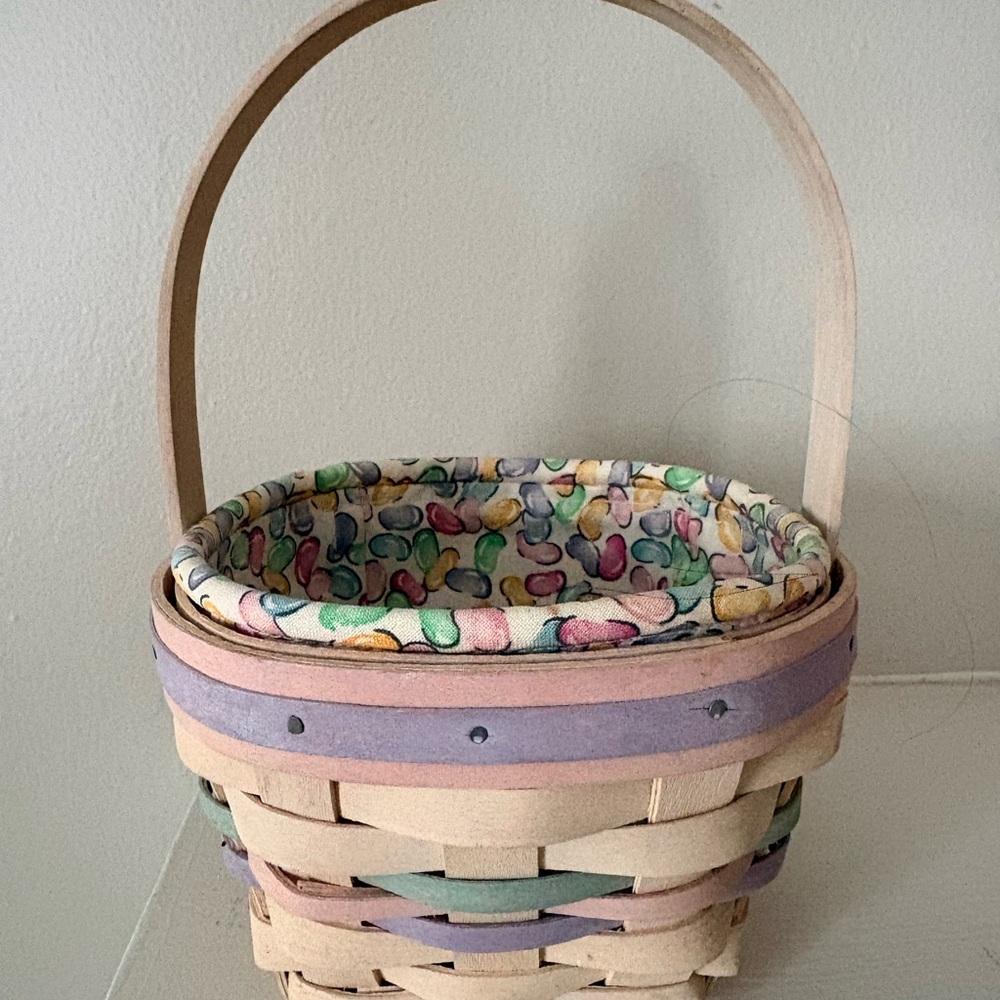 Small Longaberger 2000 jelly bean Basket with Handle